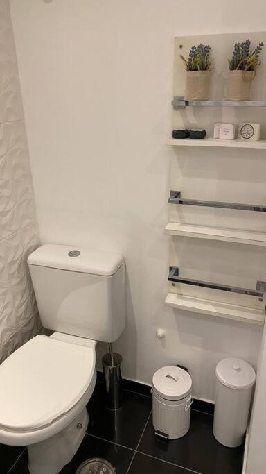 Apartamento Entire 2 Bedrooms In *