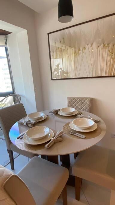 Apartamento Entire 2 Bedrooms In *